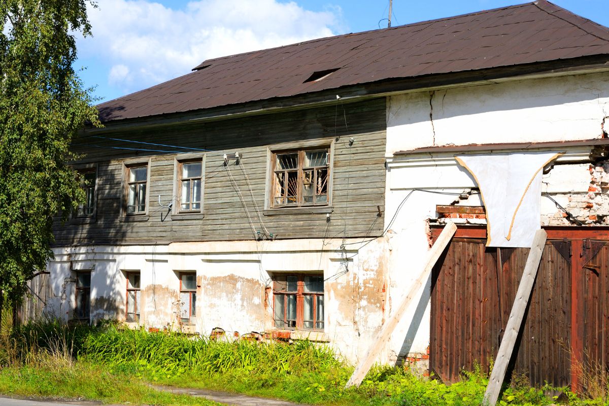 Rénovation de la maison en ruine avec Kad Merad de Julia Vignali