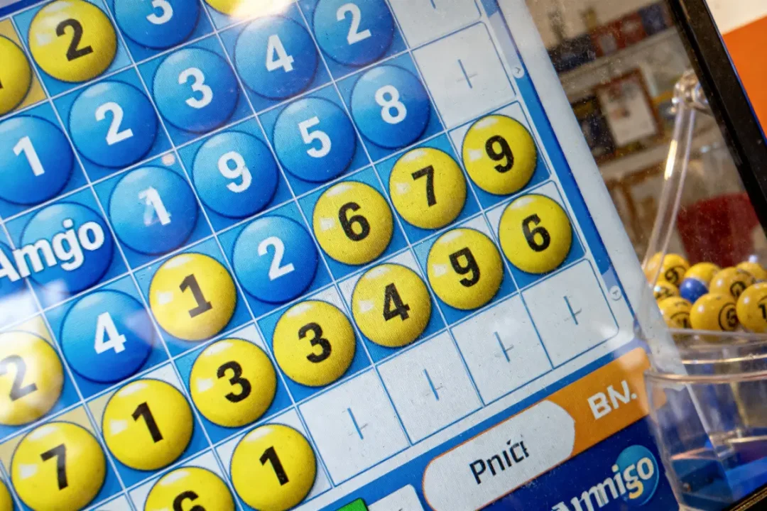 Jeu de loto électronique affichant des numéros pour un amigo tirage en cours